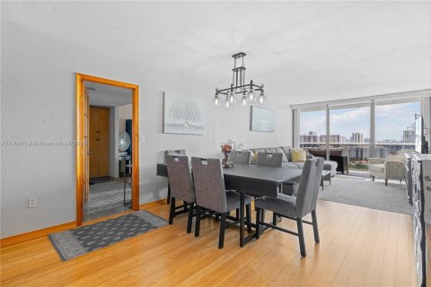 Condo in Aventura, Florida, 2 bedrooms  № 1955157 - photo 10