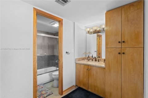 Condo in Aventura, Florida, 2 bedrooms  № 1955157 - photo 26