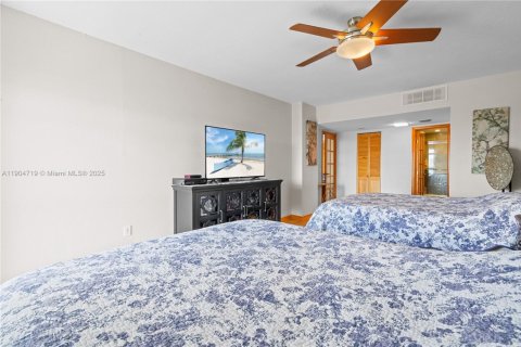Condo in Aventura, Florida, 2 bedrooms  № 1955157 - photo 24