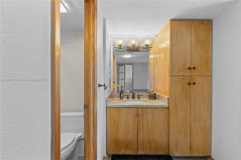 Condo in Aventura, Florida, 2 bedrooms  № 1955157 - photo 27