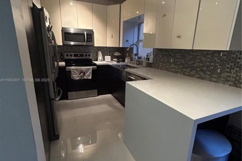 Touwnhouse à louer à Homestead, Floride: 3 chambres, 127.09 m2 № 1977433 - photo 4