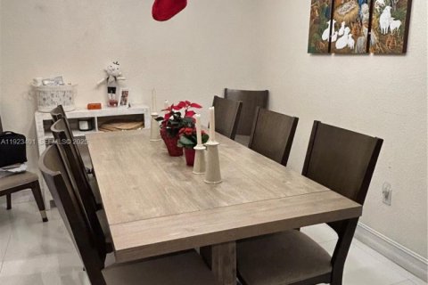 Touwnhouse à louer à Homestead, Floride: 3 chambres, 127.09 m2 № 1977433 - photo 5