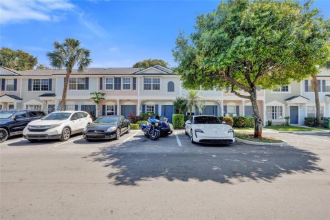 Villa ou maison à vendre à Margate, Floride: 2 chambres № 2052495 - photo 2