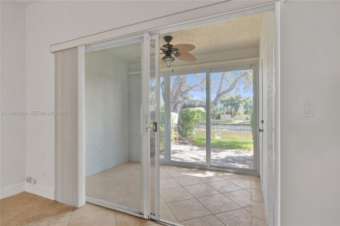 Villa ou maison à vendre à Margate, Floride: 2 chambres № 2052495 - photo 9