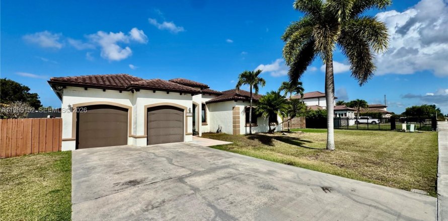 Дом в Хомстед, Флорида 5 спален, 267.93м2 № 2050871