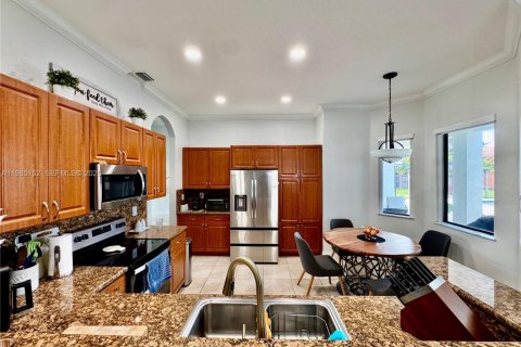 Снять в аренду виллу или дом в Хомстед, Флорида 5 спален, 267.93м2, № 2050871 - фото 23