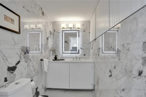 Condo in Sunny Isles Beach, Florida, 3 bedrooms  № 1739904 - photo 12