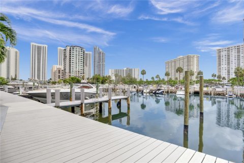 Condo in Sunny Isles Beach, Florida, 3 bedrooms  № 1739904 - photo 8