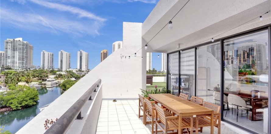 Condo in Sunny Isles Beach, Florida, 3 bedrooms № 1739904