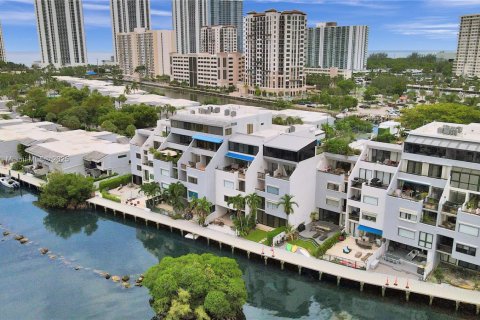 Condo in Sunny Isles Beach, Florida, 3 bedrooms  № 1739904 - photo 28