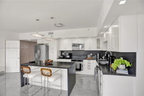Condo in Sunny Isles Beach, Florida, 3 bedrooms  № 1739904 - photo 13
