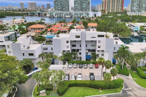 Condo in Sunny Isles Beach, Florida, 3 bedrooms  № 1739904 - photo 26