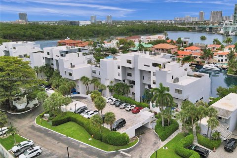 Condo in Sunny Isles Beach, Florida, 3 bedrooms  № 1739904 - photo 24