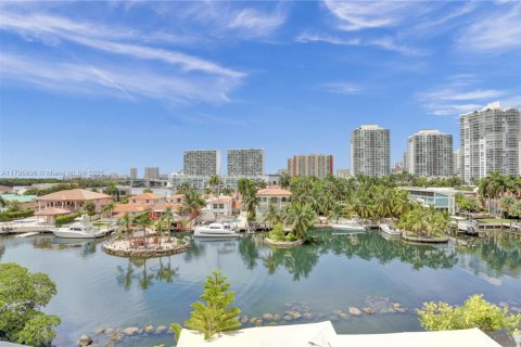 Condo in Sunny Isles Beach, Florida, 3 bedrooms  № 1739904 - photo 2