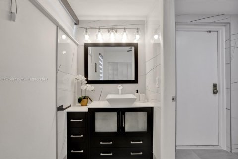 Condo in Sunny Isles Beach, Florida, 3 bedrooms  № 1739904 - photo 19