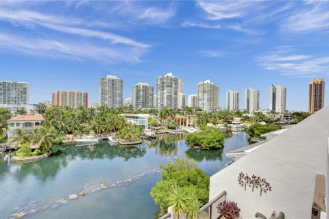 Condo in Sunny Isles Beach, Florida, 3 bedrooms  № 1739904 - photo 21