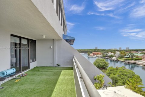 Condo in Sunny Isles Beach, Florida, 3 bedrooms  № 1739904 - photo 14