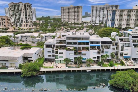 Condo in Sunny Isles Beach, Florida, 3 bedrooms  № 1739904 - photo 29