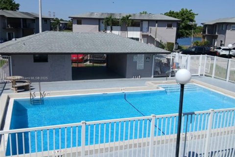 Condo in Miami, Florida, 2 bedrooms  № 1699043 - photo 2