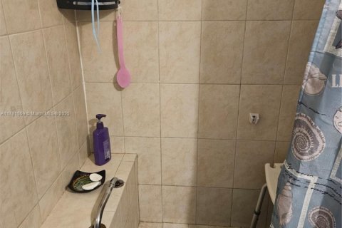 Condo in Miami, Florida, 2 bedrooms  № 1699043 - photo 10