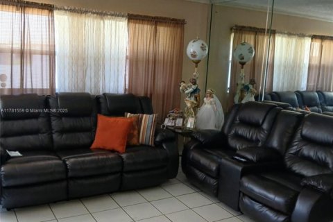 Condo in Miami, Florida, 2 bedrooms  № 1699043 - photo 3