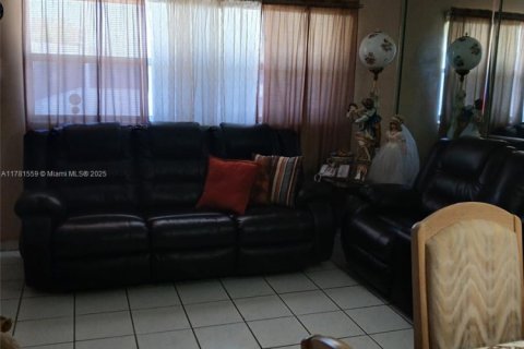 Condo in Miami, Florida, 2 bedrooms  № 1699043 - photo 5