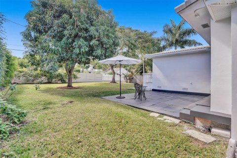 House in Hollywood, Florida 3 bedrooms, 158.86 sq.m. № 1952657 - photo 8