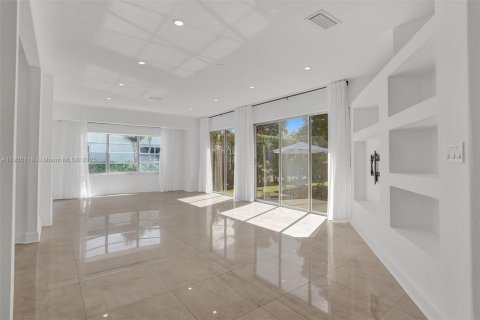 House in Hollywood, Florida 3 bedrooms, 158.86 sq.m. № 1952657 - photo 1