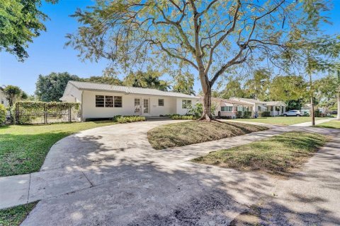 House in Hollywood, Florida 3 bedrooms, 158.86 sq.m. № 1952657 - photo 5