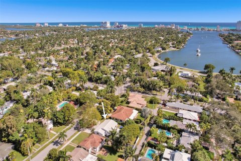 House in Hollywood, Florida 3 bedrooms, 158.86 sq.m. № 1952657 - photo 20