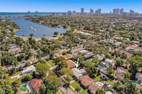 House in Hollywood, Florida 3 bedrooms, 158.86 sq.m. № 1952657 - photo 19
