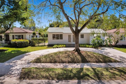 House in Hollywood, Florida 3 bedrooms, 158.86 sq.m. № 1952657 - photo 23