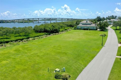 Land in Vero Beach, Florida № 652508 - photo 1