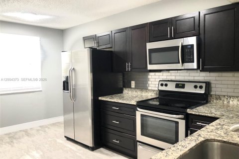 Appartement à louer à Coral Springs, Floride: 3 chambres, 108.32 m2 № 2070361 - photo 2