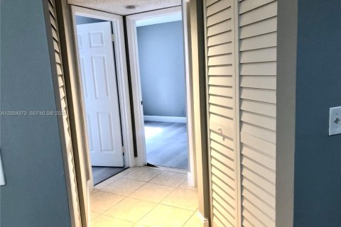 Appartement à louer à Coral Springs, Floride: 3 chambres, 108.32 m2 № 2070361 - photo 11