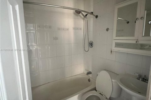 Купить виллу или дом в Холливуд, Флорида 3 спальни, 134.71м2, № 2036223 - фото 28