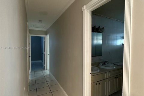 Купить виллу или дом в Холливуд, Флорида 3 спальни, 134.71м2, № 2036223 - фото 21