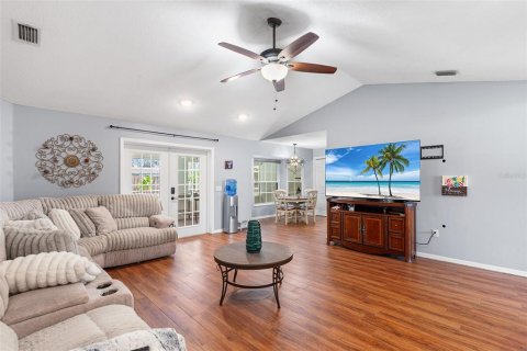 House in Haines City, Florida 3 bedrooms, 197.7 sq.m. № 2114504 - photo 10