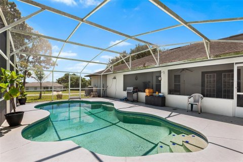 House in Haines City, Florida 3 bedrooms, 197.7 sq.m. № 2114504 - photo 2