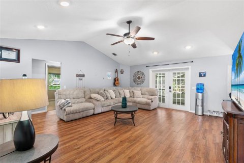 House in Haines City, Florida 3 bedrooms, 197.7 sq.m. № 2114504 - photo 8