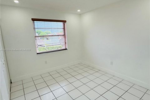 Condo in Miami, Florida, 3 bedrooms № 1926831 - photo 9