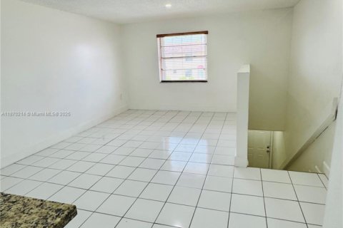 Condo in Miami, Florida, 3 bedrooms № 1926831 - photo 5