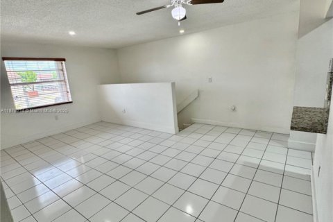 Condo in Miami, Florida, 3 bedrooms № 1926831 - photo 6