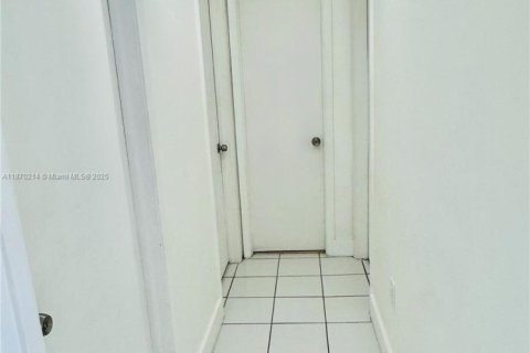 Condo in Miami, Florida, 3 bedrooms № 1926831 - photo 7