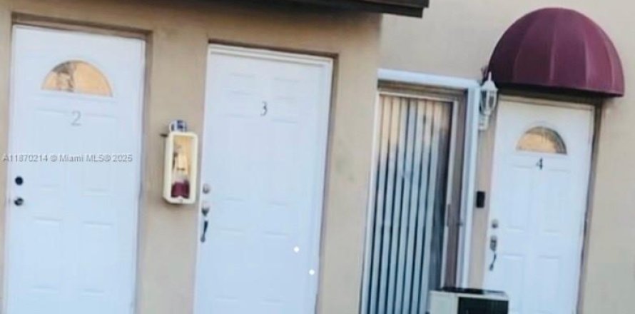 Condo in Miami, Florida, 3 bedrooms № 1926831