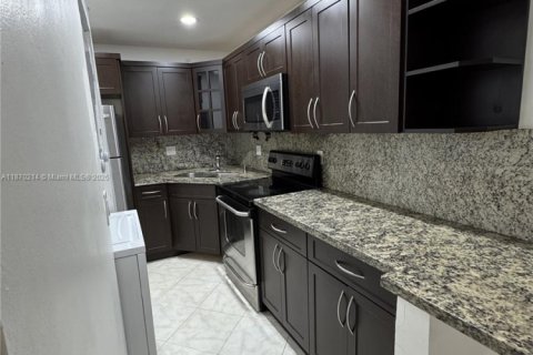 Condo in Miami, Florida, 3 bedrooms № 1926831 - photo 3