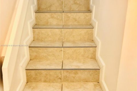 Condo in Miami, Florida, 3 bedrooms № 1926831 - photo 2
