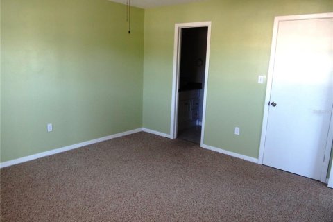 Condo in Saint Petersburg, Florida, 2 bedrooms  № 2202086 - photo 16