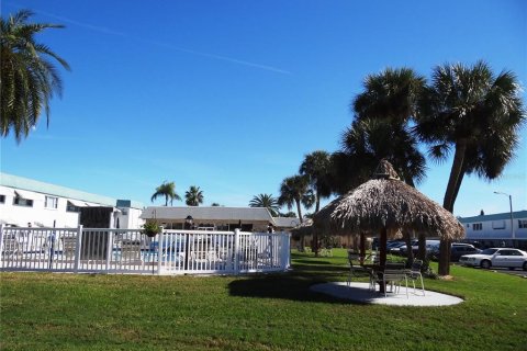 Condo in Saint Petersburg, Florida, 2 bedrooms  № 2202086 - photo 6