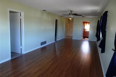 Condo in Saint Petersburg, Florida, 2 bedrooms  № 2202086 - photo 17